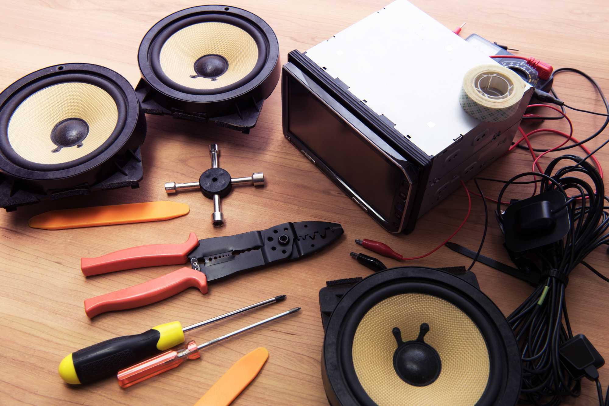 スピーカー分解とメンテナンス工具